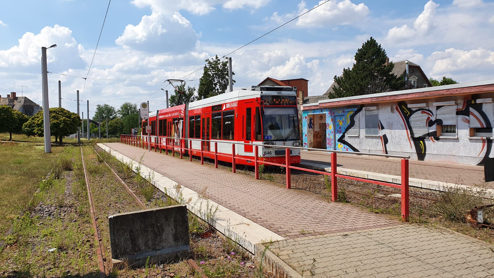 Straßenbahn in Bad Dürrenberg kollidiert mit Mülltonne
