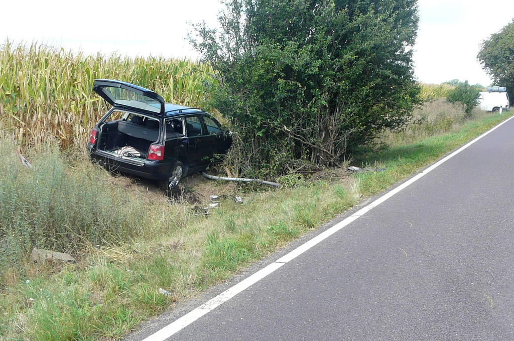 Unfallflucht in Peckensen in der Altmark - Unfallfahrer haut zu Fuß ab