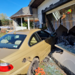 BMW-Fahrer in Aschersleben kracht in Wohnhaus